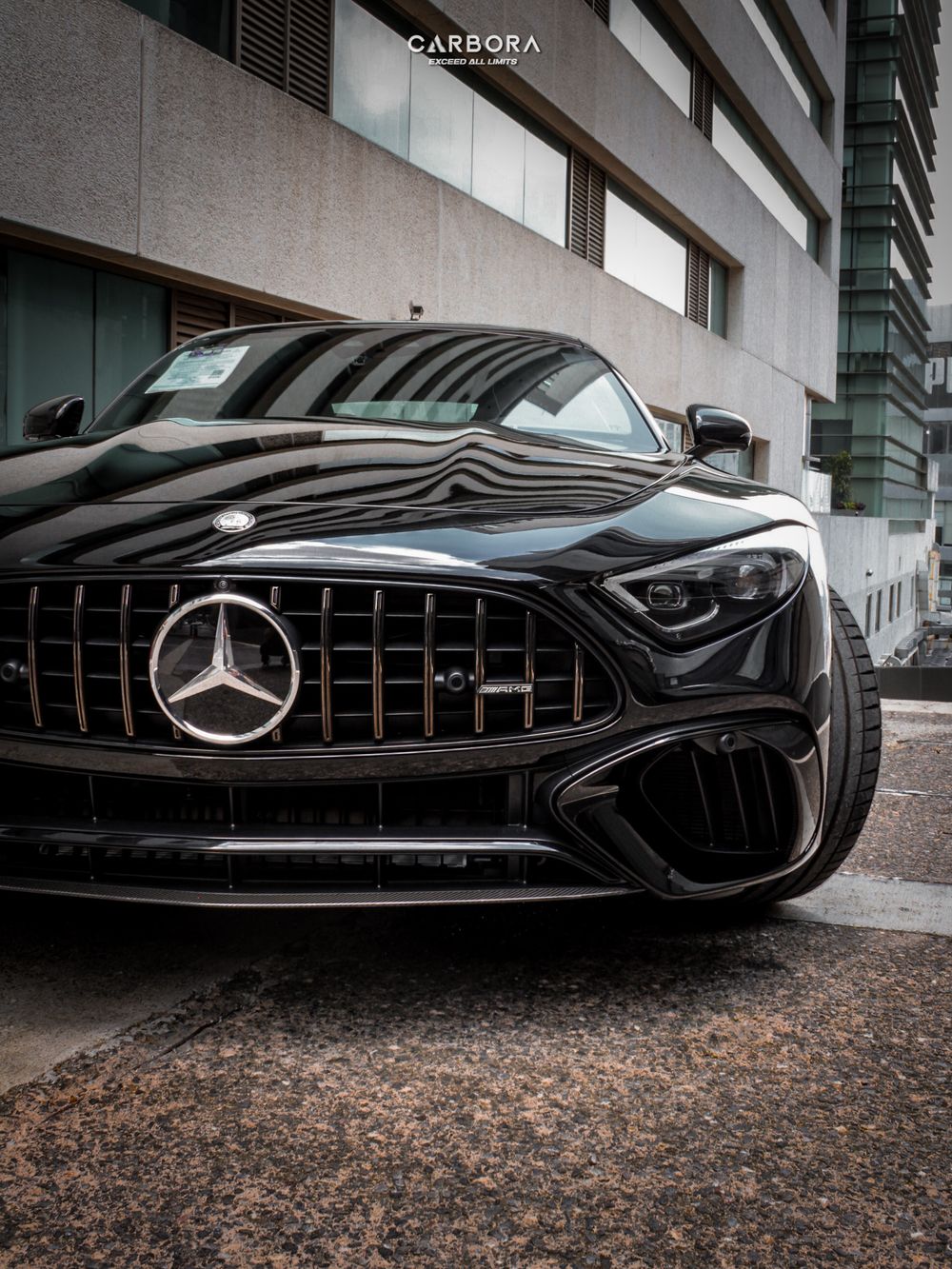 Mercedes-AMG SL 55 negro, frontal cercano con parrilla Panamericana