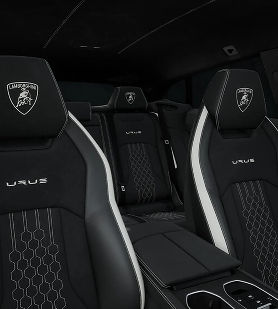 Cockpit del Urus Performante en Alcantara negra